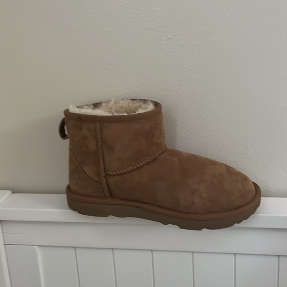 UGG mini women’s classic boot, chestnut, worn once - Picture 1 of 5